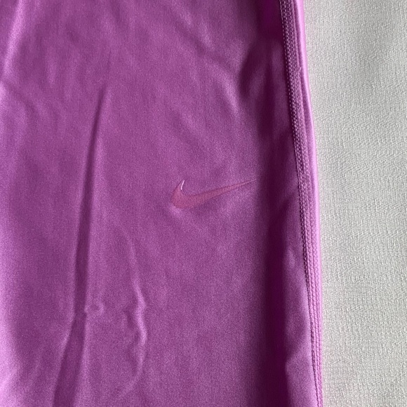 Nike women’s Lilac Leggings - Picture 6 of 9